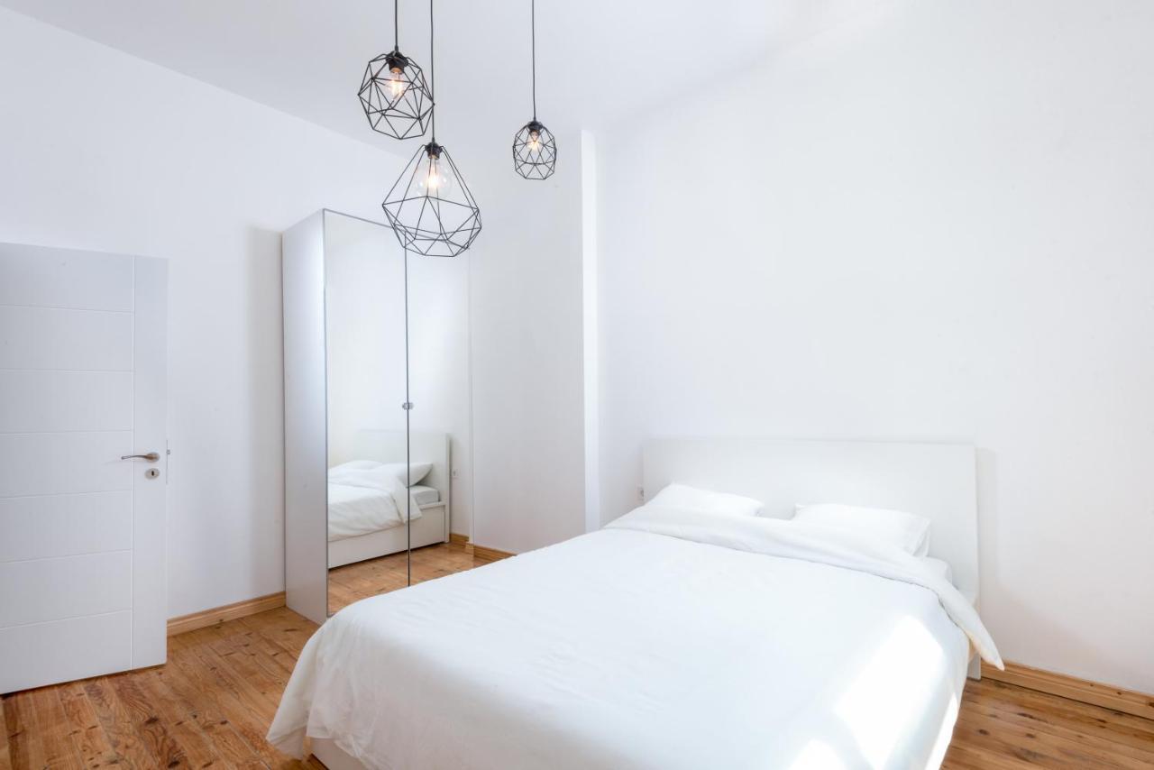 The White Apartment - Bogoridi Main Street Burgas Esterno foto