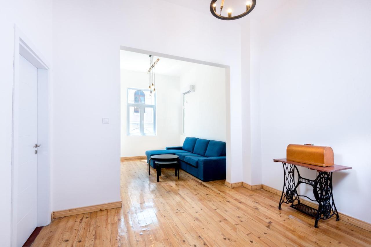 The White Apartment - Bogoridi Main Street Burgas Esterno foto