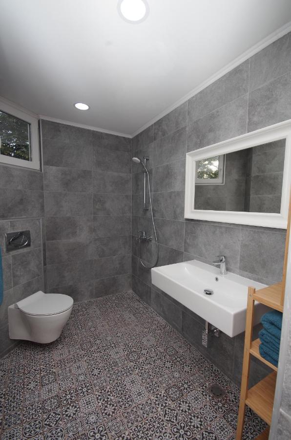 The White Apartment - Bogoridi Main Street Burgas Esterno foto
