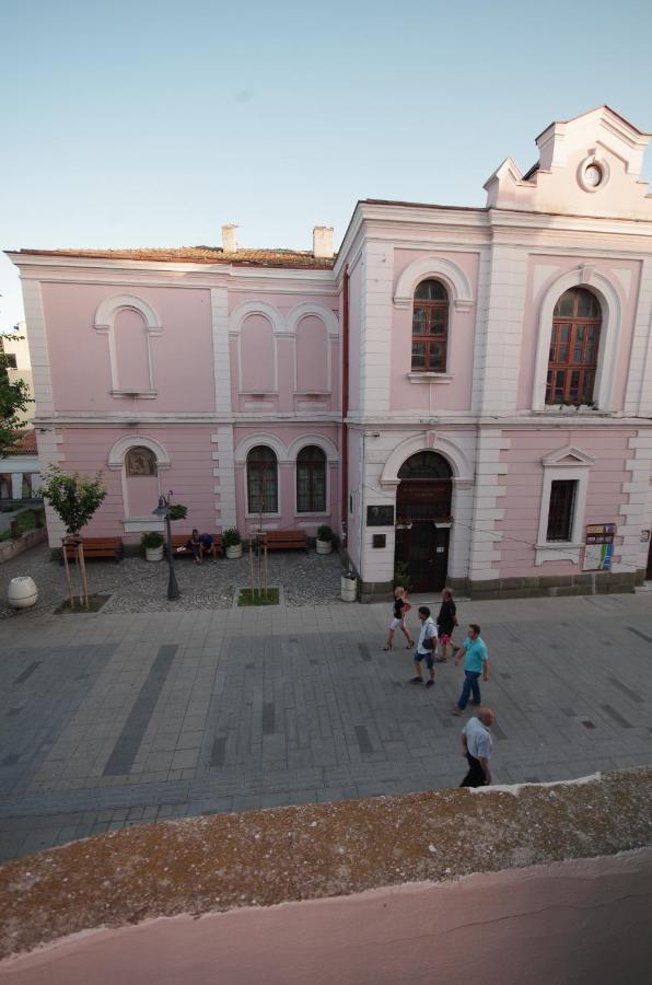 The White Apartment - Bogoridi Main Street Burgas Esterno foto